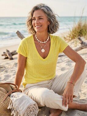 CYNTHIA ROWLEY 100% Linen V-Neck Tee Yellow Scallop Trim Summer Beachy Vacation